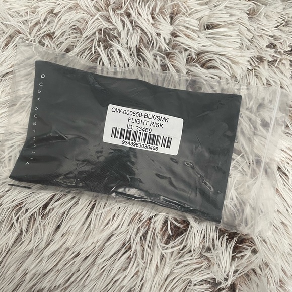 Quay flight risk sunglasses - Picture 3 of 5